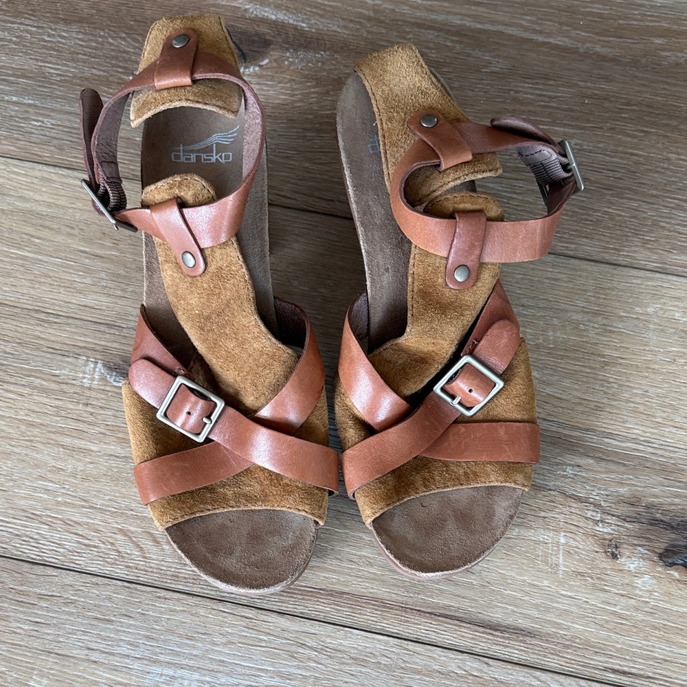 Dansko Women’s Tan Brown Leather Buckle Sandals